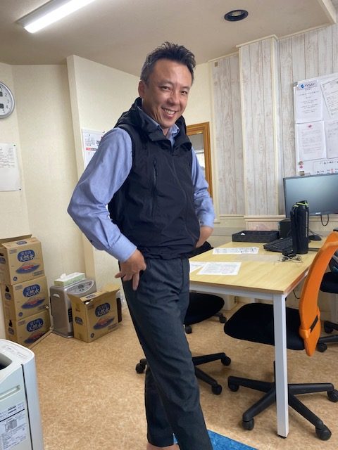 空調服を着た社長